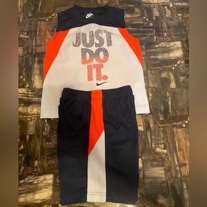 Nike 2 piece Boys Set.